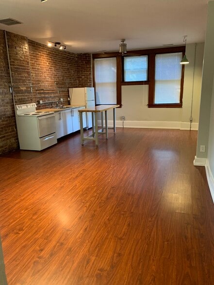 Back Apartment - 1120 N 10th St