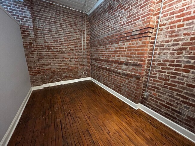 Building Photo - Riverviews 1 Bedroom with Exposed Brick, Hardwood Floors
