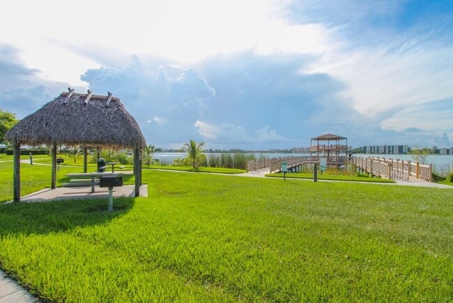 Building Photo - 115 Lake Emerald Dr