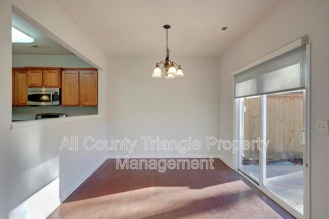 Building Photo - 408 Dyersville Dr
