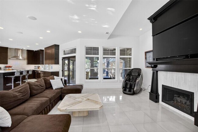 Building Photo - 3627 Stoneridge Rd