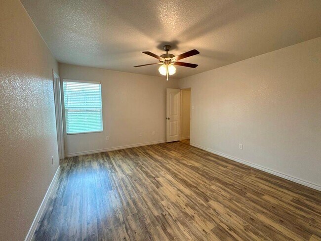 Building Photo - 205 Dolphin Dr