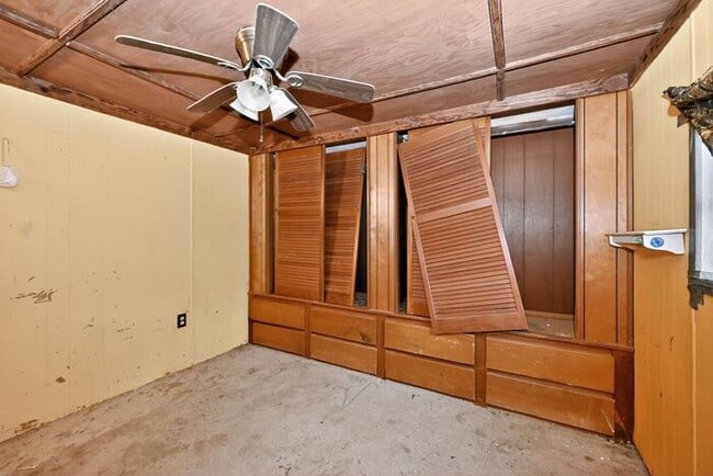 Building Photo - 1305 Ridge Cir