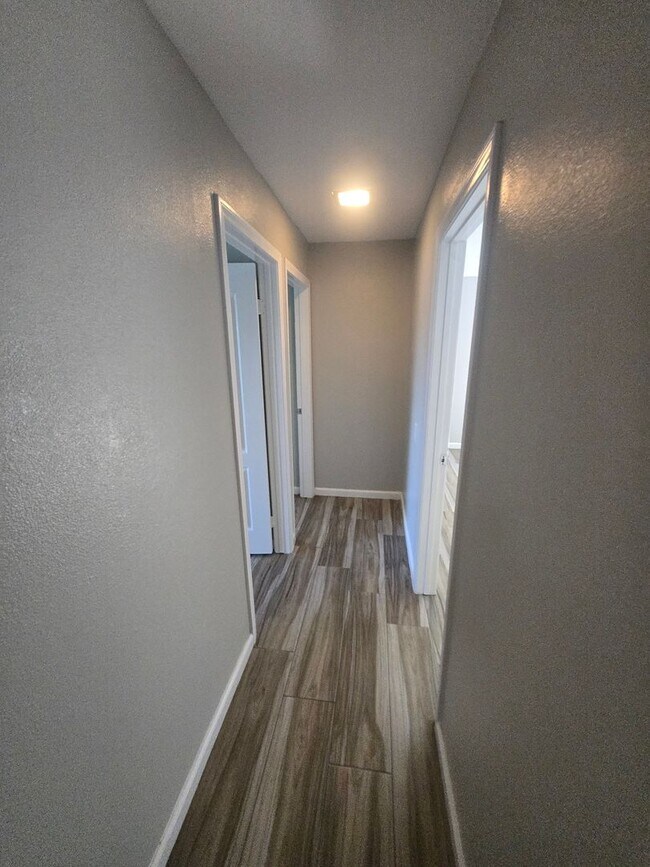 Building Photo - Rare 4BR/2BA Condo in Serra Mesa | 2 Pools, Gym & Covered Parking!