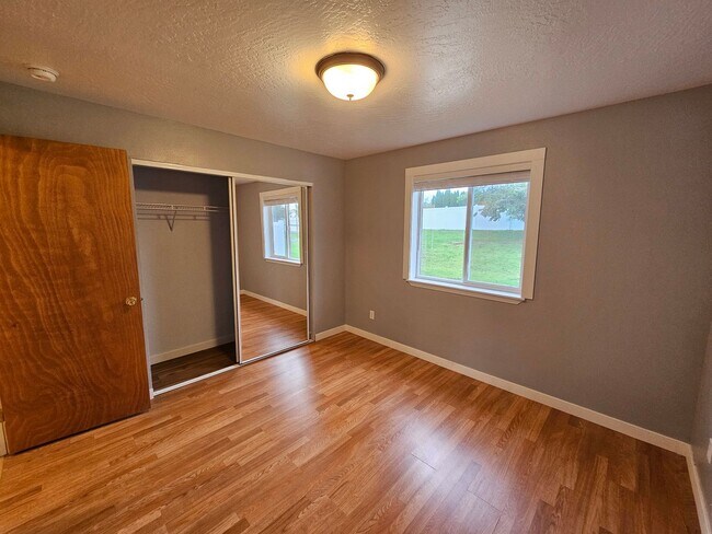 Building Photo - Stunning Home in Medical Lake