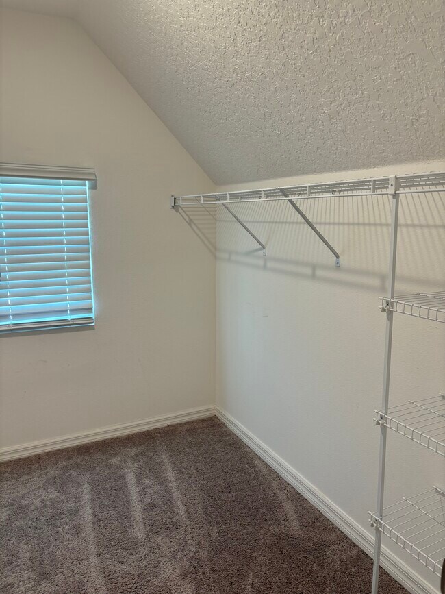 Building Photo - 2816 Westwood Ave