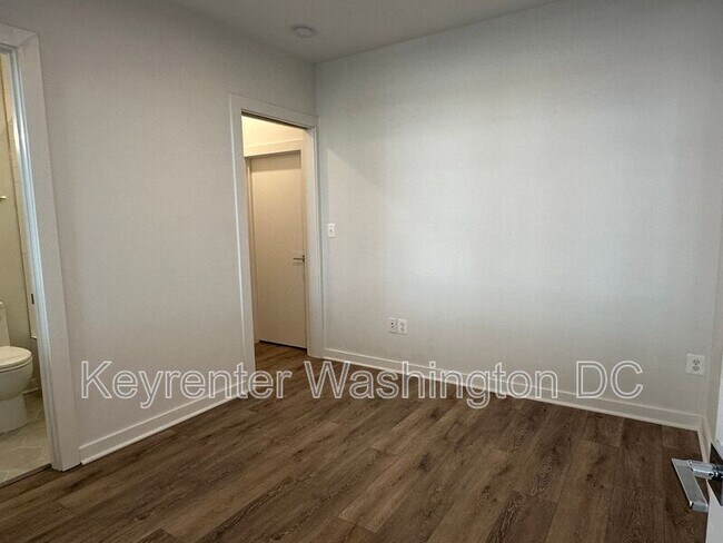 Building Photo - 1460 Belmont St NW