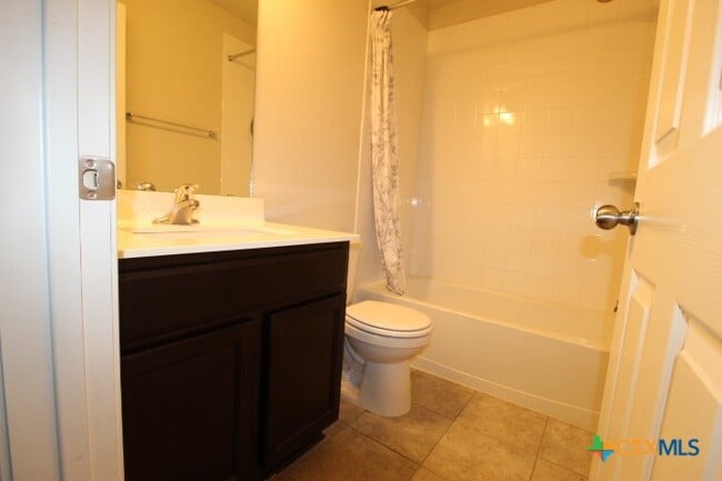 Building Photo - 1406 Lubbock Dr