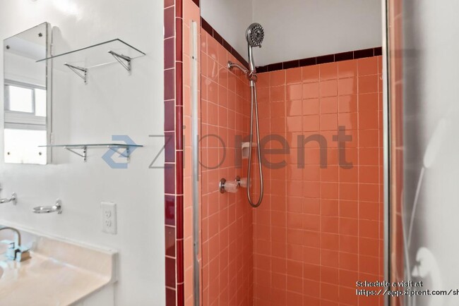 Building Photo - 16070 Selborne Dr