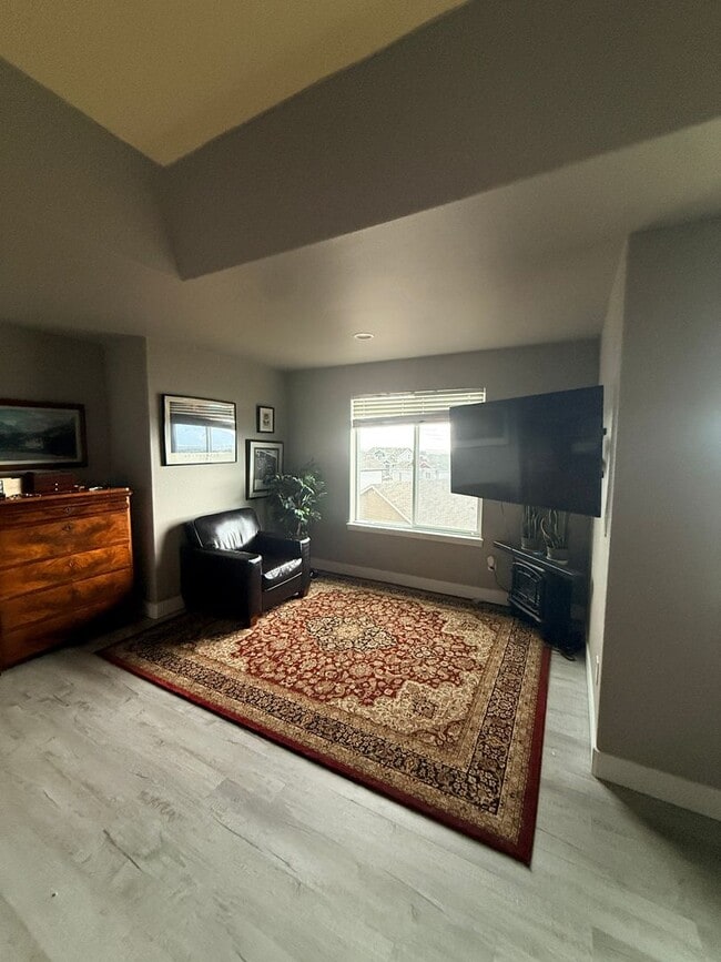 Building Photo - Like-New 4BR Home with EV Charging & Designer Upgrades