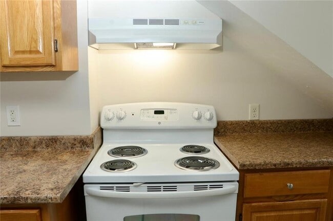 Building Photo - 143 Putnam St