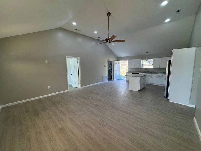 Building Photo - 376 Silver Run Rd