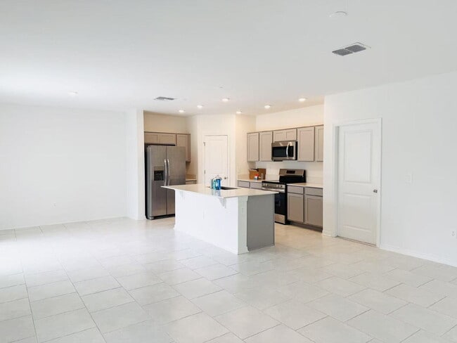 Building Photo - 644 Reggie Rd