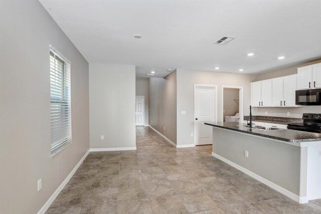 Building Photo - 10256 Carloway Hills Dr