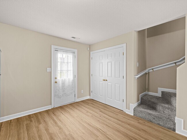 Building Photo - 210 Bridgewood Dr