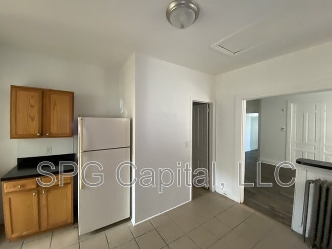 Building Photo - 220 W Jackson St