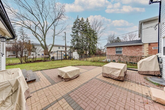 Building Photo - 1805 W Willow Ln