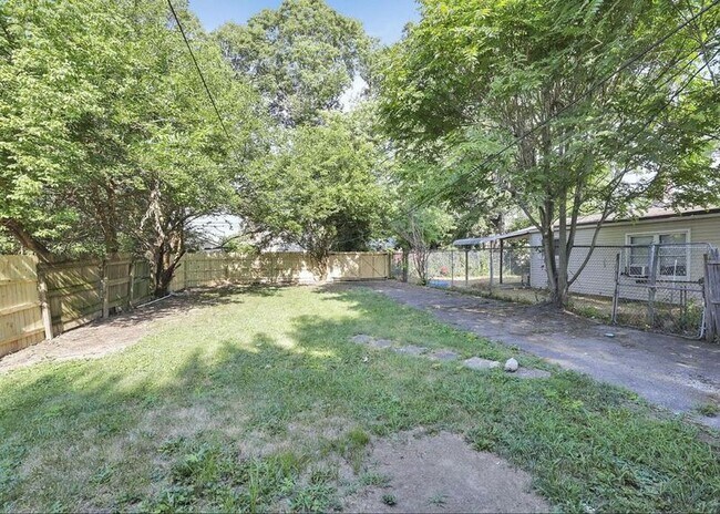 Building Photo - 2975 Howey Rd