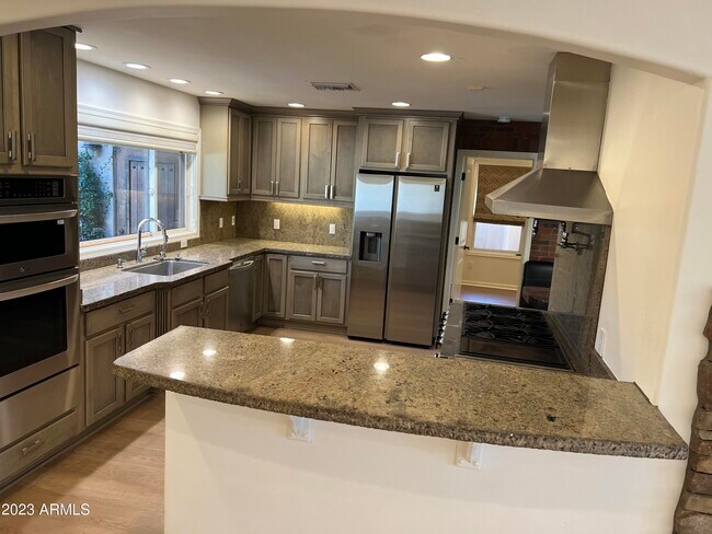 Building Photo - 4420 N 46th Pl