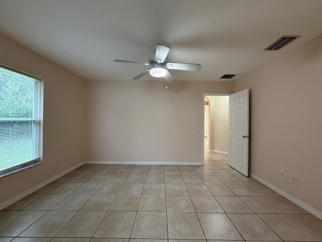 Building Photo - 972 N Fairbairn Dr