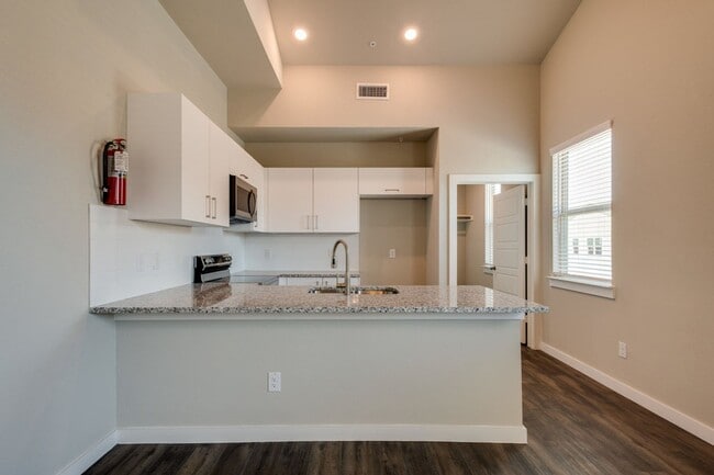 Building Photo - AVAILABLE NOW! GORGEOUS 2 BEDROOM FOUR PLEX LOCATED IN MIDLOTHIAN ISD!