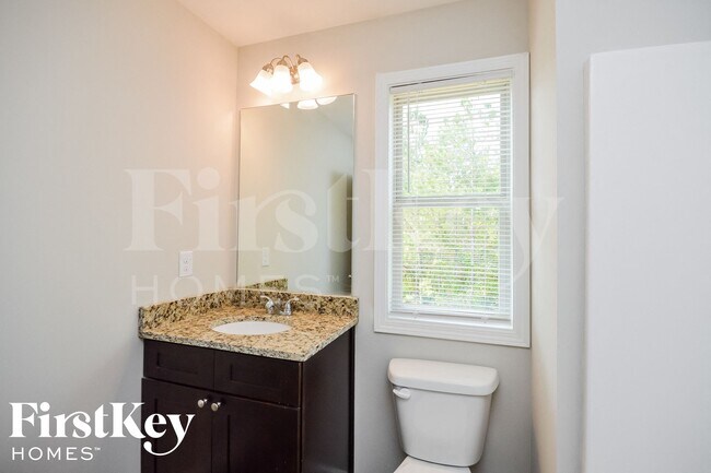 Building Photo - 145 Ascott Trace