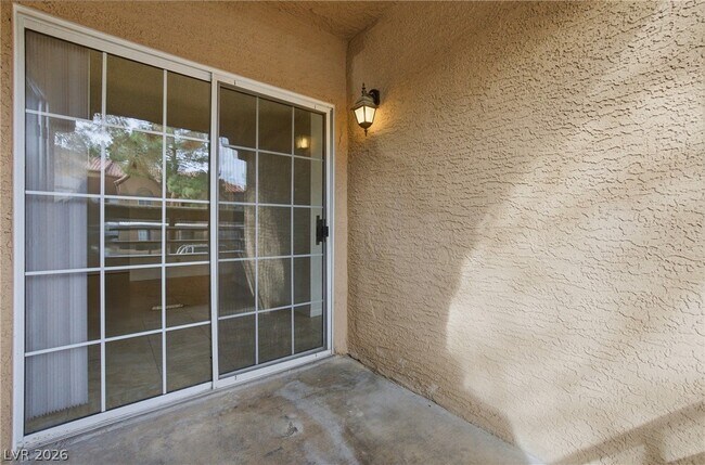 Building Photo - 2200 S Fort Apache Rd