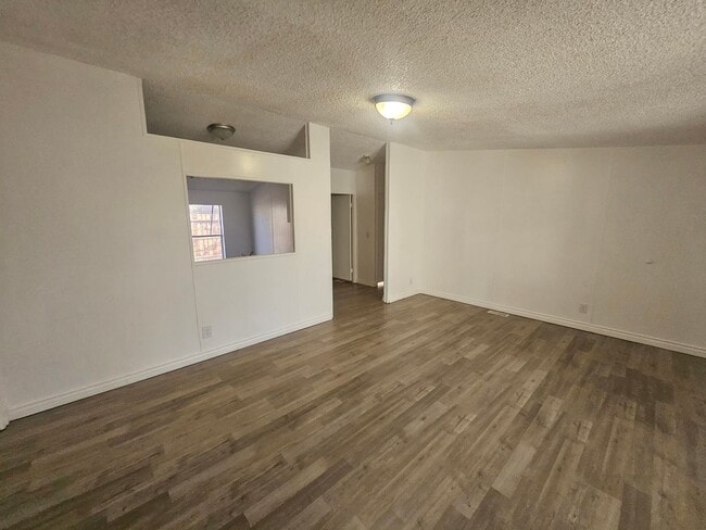 Building Photo - Newly Remolded 3 Bedroom Manufactured Home...