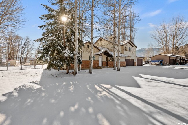 Building Photo - Beautiful home in Eden with amazing views ...