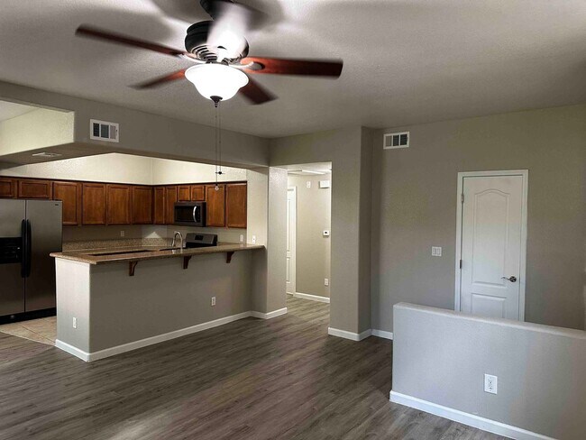 Building Photo - Summerlin 2 Bedroom Condo