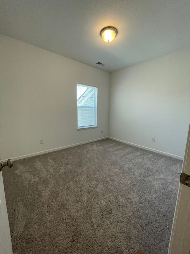 Building Photo - 3 bed 2.5 Bath Townhouse. Shelbyville