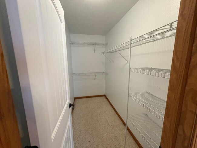 Building Photo - 2-bedroom, 2-bath Duplex in Champaign, IL
