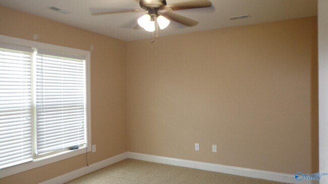 Building Photo - 2444 Bell Manor Dr SW