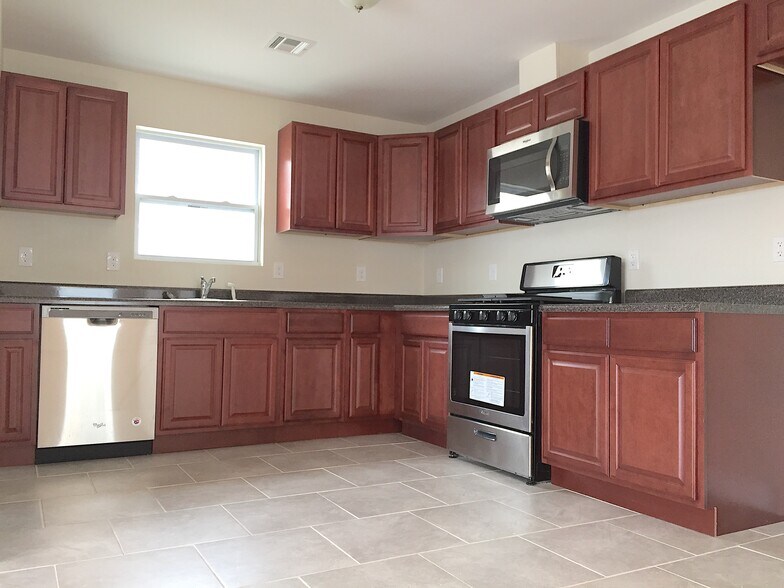 Building Photo - 270 S 20th St