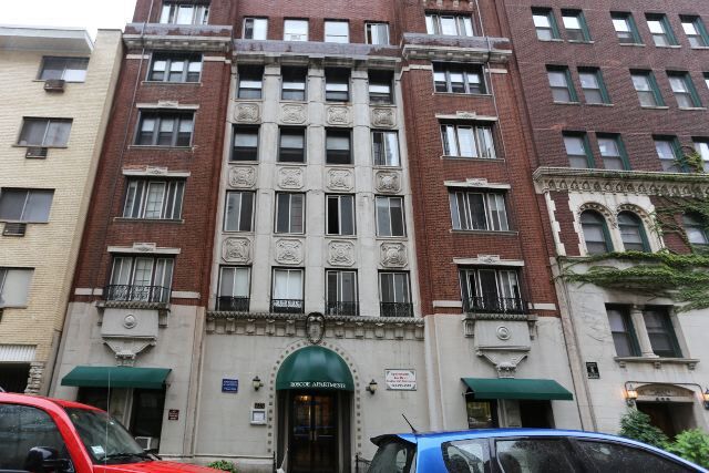 Building Photo - 430 W Roscoe St
