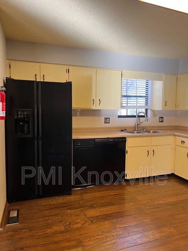 Building Photo - 1452 Buxton Dr