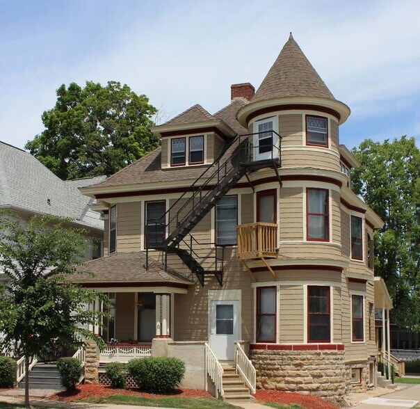 Building Photo - 2107 University Ave