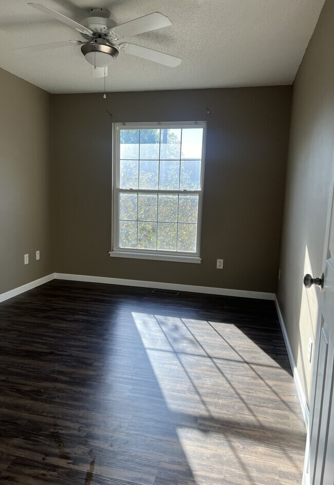 Building Photo - 2539 Catskill Ct