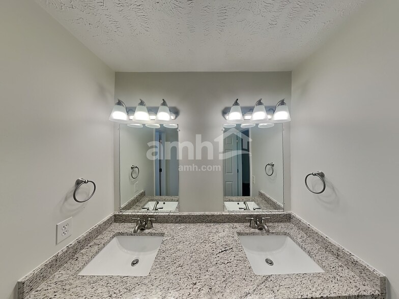 Building Photo - 4020 Snowbird Dr