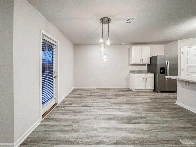 Building Photo - 9627 Angel Oak Dr