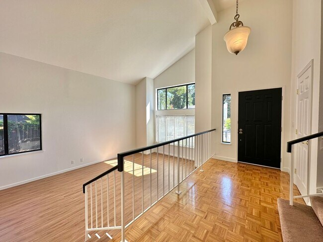 Building Photo - 768 Rose Dr