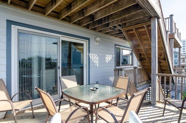 Building Photo - (W098) 4 Sea Oats Lane, Wrightsville Beach...