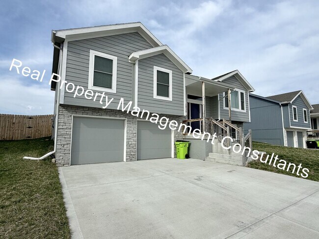 Building Photo - $500 off Move In Special on 4-bedroom, 3-b...
