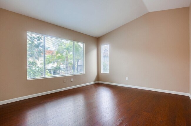 Building Photo - Desirable 3 Bedroom 2 Bath in Ivey Ridge C...