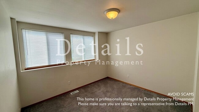 Building Photo - 140 NE Teri Ct