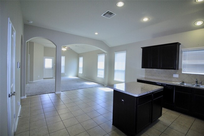 Building Photo - 25311 Saddlebrook Ranch Dr