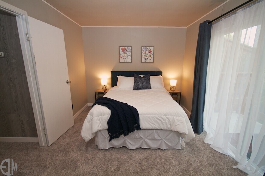 Larger Bedroom - 5540 Four Winds Dr