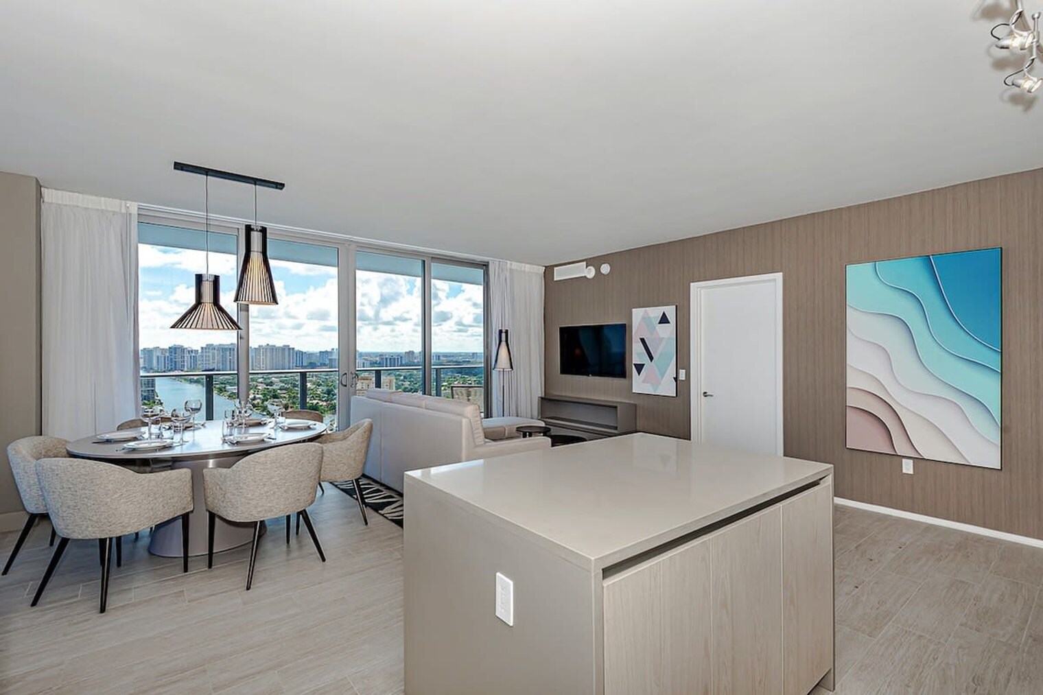 Building Photo - 4010 S Ocean Dr