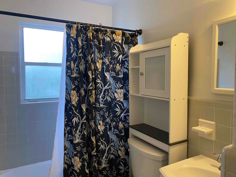 Building Photo - 720 Lantana Ln