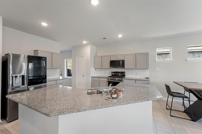 Building Photo - 10511 Kings River Dr